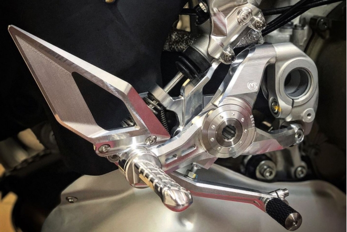 Motocorse Machined from solid complete riding adjustable footpegs kit Streetfighter V4